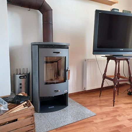 Ehemalige Bibliothek Apartment Fuer 2 Mit Kueche Kamin Netflix Parken Und Hofladen Steinhofel Buitenkant foto