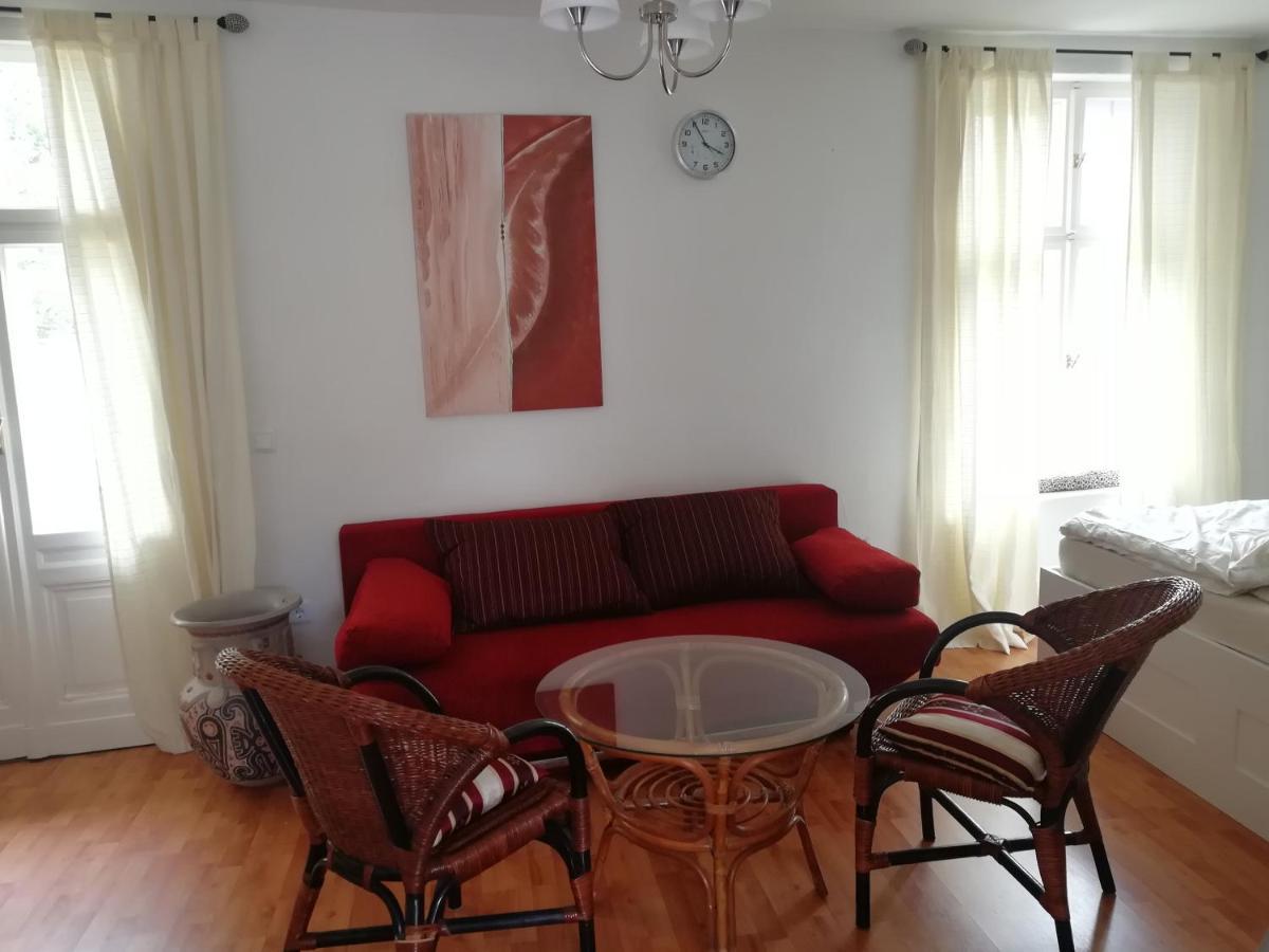 Ehemalige Bibliothek Apartment Fuer 2 Mit Kueche Kamin Netflix Parken Und Hofladen Steinhofel Buitenkant foto
