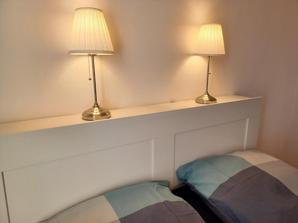 Ehemalige Bibliothek Apartment Fuer 2 Mit Kueche Kamin Netflix Parken Und Hofladen Steinhofel Buitenkant foto