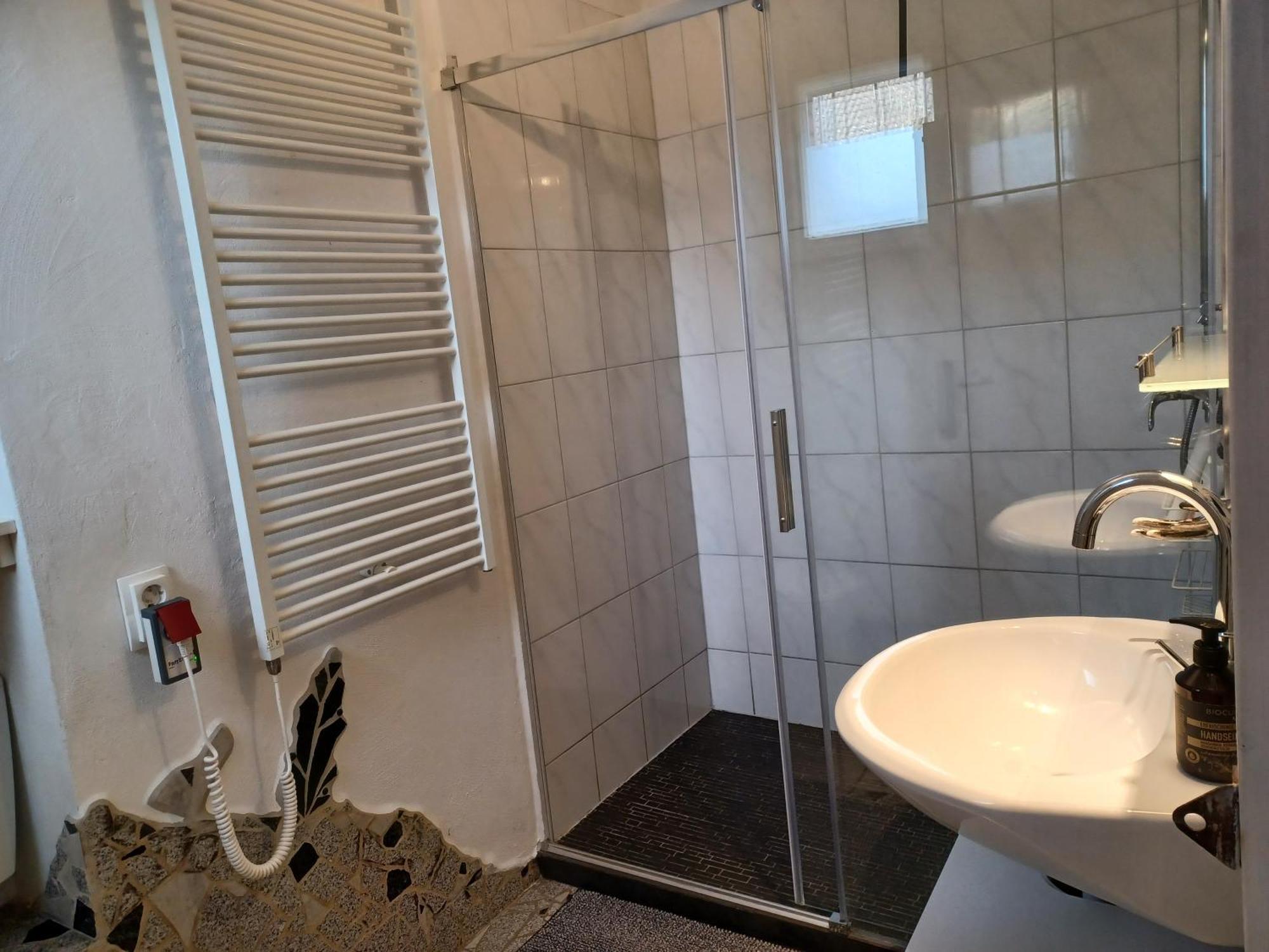Ehemalige Bibliothek Apartment Fuer 2 Mit Kueche Kamin Netflix Parken Und Hofladen Steinhofel Buitenkant foto