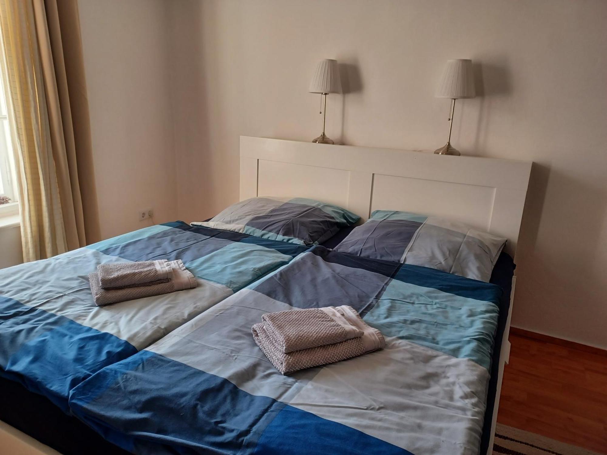 Ehemalige Bibliothek Apartment Fuer 2 Mit Kueche Kamin Netflix Parken Und Hofladen Steinhofel Buitenkant foto